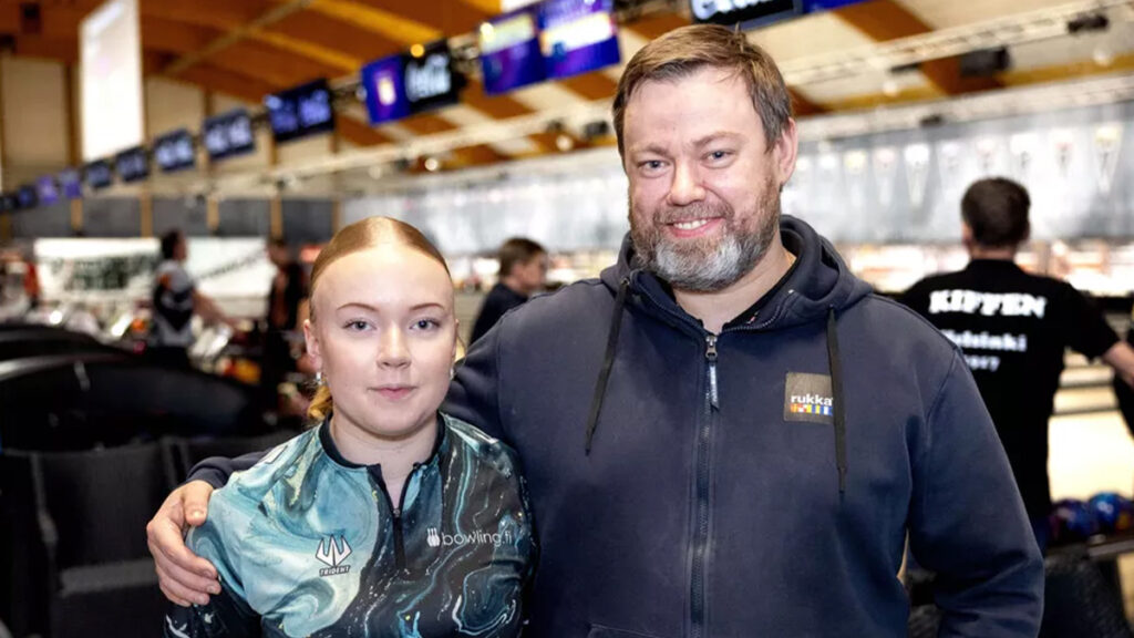 フィンランドボウリング界で親子同時受賞。エマ・パレルマと父トニが年間表彰